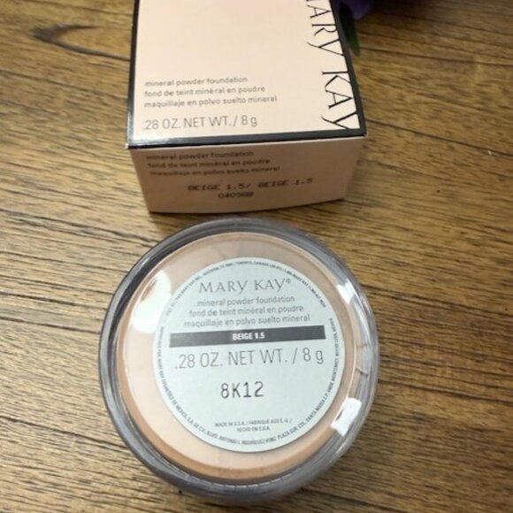 Mary Kay Mineral Powder Foundation - Beige 1.5 - Picture 3 of 5